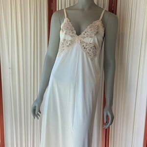 Vintage Vanity Fair Full Slip Size 42 Cream Nylon- Lace Trim Adjustable Straps